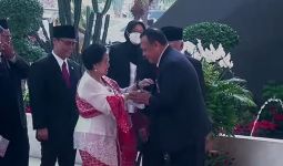 Momen Firli Mendekat kepada Megawati, Lalu Terjadi Momen Perbaikan Posisi Dasi - JPNN.com