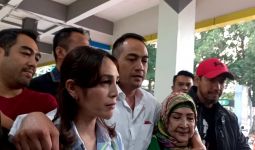 Bebas dari Penjara, Ferry Irawan Langsung Pulang ke Jakarta, Disambut Hangat Keluarga - JPNN.com