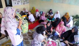 Mak Ganjar Adakan Pelatihan Bikin Kerajinan Tangan dari Barang Bekas di Mataram - JPNN.com