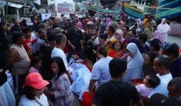 Sahabat Ganjar Salurkan Bantuan Sembako untuk Korban Kebakaran Kapal di Tegalsari - JPNN.com