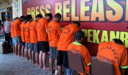10 Tahanan Polsek Rumbai Berulah, Timsus Polda Riau Bergerak - JPNN.com