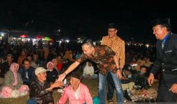 Ikut Tayuban, Rahmat Santoso Kagum Semangat Masyarakat Bojonegoro Melestarikan Budaya - JPNN.com