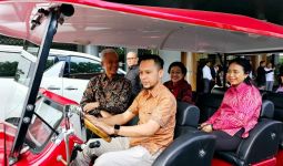 Hadir ke Acara Sukarelawan Pendukung Ganjar, Megawati Menumpangi Mobil Listrik - JPNN.com