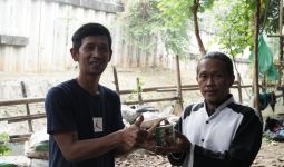 Baznas Bazis Provinsi DKI dan PT PII Bagikan 250 Kaleng Daging Kurban di Jaksel - JPNN.com