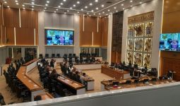 Isak Tangis Nelayan Audiensi di DPR, Gagal Nikah dan Ortu Cerai Ditangkap Akibat BBL - JPNN.com