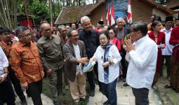 Megawati Menangis Bahagia Saat Meresmikan Patung Soekarno di Sleman - JPNN.com