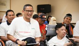 Sandiaga Uno Gandeng UNIQLO Hadirkan Lapangan Kerja Bagi Penyandang Disabilitas - JPNN.com