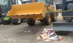 Pekerja di Palembang Tewas Tertimpa Alat Berat, Jasadnya Dievakuasi Pakai Excavator - JPNN.com