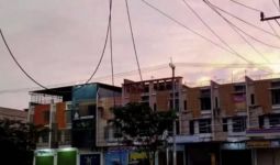 Siswa Terluka Seusai Terjerat Kabel di Pekanbaru, Warga Geram, Polisi Turun Tangan - JPNN.com