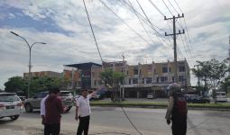 Kabel Semrawut di Pekanbaru Makan Korban, Dua Pelajar Dilarikan ke Rumah Sakit - JPNN.com