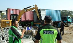 Tak Penuhi Izin Impor, Bea Cukai Tanjung Perak Musnahkan Beragam Barang Ilegal - JPNN.com