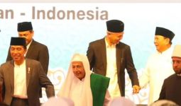 Prabowo & Ganjar Bergandengan Tangan di Belakang Jokowi, Ada yang Berduri - JPNN.com