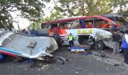 AKBP Argo Sebut 3 Orang Meninggal dan 14 Luka Akibat Kecelakaan Bus di Ngawi - JPNN.com