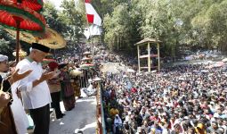 Ganjar Bagikan 6,6 Ton Kue Untuk Ribuan Warga Ketika Hadiri Tradisi Yaa Qowiyyu - JPNN.com