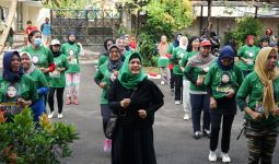 Bantu Ringankan Ekonomi Masyarakat, Relawan Sintawati Gelar Tebus Murah Sembako di Jakarta Selatan - JPNN.com