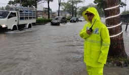 Setengah Hari Diguyur Hujan, Kota Pekanbaru Dikepung Banjir - JPNN.com