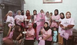 Sukarelawan Ganjar Ajarkan Ibu-Ibu Membuat Makanan Tradisional Khas Buol - JPNN.com