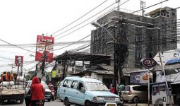 Pengendara Motor di Bandung Tewas Diduga Terjerat Kabel Fiber Optik yang Menjuntai - JPNN.com