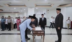 Menpora Dito Lantik Asrorun Niam Sebagai Deputi Pemberdayaan Pemuda - JPNN.com
