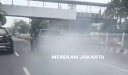 Parah, Mobil Dinas DKI Jakarta Keluarkan Asap Mengepul, Sopir Kena Sanksi - JPNN.com