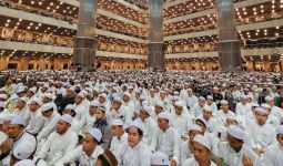 Tablig Akbar di Istiqlal: Umar bin Hafidz Ingatkan Pentingnya Berzikir - JPNN.com