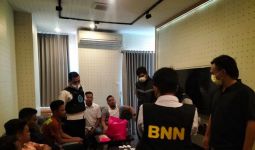 Pesta Narkoba di Twin Tower Surabaya Digerebek, 10 Orang Diamankan - JPNN.com