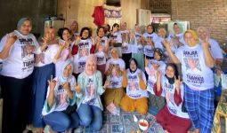 Mak Ganjar Berikan Bibit Cabai Rawit Kepada Warga di Kota Padang - JPNN.com