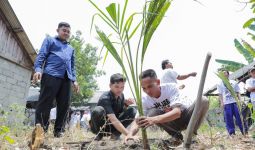 Wong Kito Ganjar Beberkan Manfaat Berkebun & Beri Pelatihan Pembibitan Kelapa Hibrida di Desa Bakung - JPNN.com