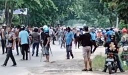 Ratusan Buruh Bentrok di Pekanbaru, Begini Kejadiannya - JPNN.com