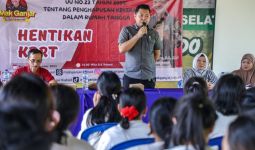 Sukarelawan Ganjar Beri Penyuluhan Soal KDRT kepada Mak-Mak di Hulu Sungai Selatan - JPNN.com