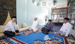Silaturahmi ke Ponpes di Surabaya, Ganjar Dikenal Figur Seperti Ini - JPNN.com