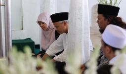 Jumat di Surabaya, Ganjar dan Atikoh Ziarahi Makam Tokoh Tarekat - JPNN.com