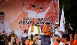 Anies Terima Badik Pusaka Tokoh Bugis, PKS Makin Optimistis Raih Kemenangan - JPNN.com