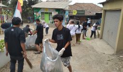 Ganjar Padjajaran Turun Tangan Bersihkan Lingkungan yang Langganan Banjir - JPNN.com