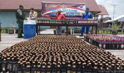 Jelang Festival Asmat, Polisi Musnahkan Ribuan Botol Minuman Keras - JPNN.com