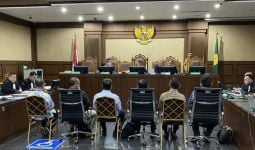 Tak Hanya ke Komisi I DPR, Uang Hasil Korupsi BTS Mengalir ke BPK, Hakim Kaget - JPNN.com