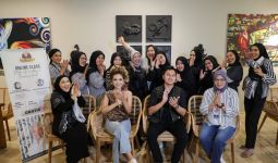 Mak Ganjar Buka Kelas Tata Rias Untuk Berdayakan Perempuan - JPNN.com