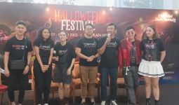 Yasamin Jasem Mengusruk saat Mencoba Wahana Horor di Halloween Festival 2023 - JPNN.com