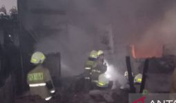 Kawasan Padat Penduduk di Kemayoran Kebakaran, 32 Unit Pemadam Dikerahkan - JPNN.com
