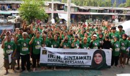 Relawan Sintawati Tebar Sembako Murah di Pasar Baru & Bendungan Hilir - JPNN.com