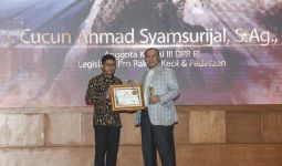Fraksi PKB Dapat Award Peduli Masyarakat Pedesaan, Cucun Syamsurijal: Kita Berangkat dari Desa - JPNN.com
