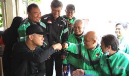 Menikmati Pagi di Bandung, Ganjar Sarapan Bareng Driver Ojol di Kupat Tahu Gempol - JPNN.com