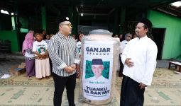 Sukarelawan Ganjar Bawa Bantuan Tandon Air ke Pesantren Tahfiz di Yogyakarta - JPNN.com