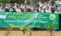 Dukung Pasangan AMIN, Emak-Emak Aktivis Gelar Gerakan Penanaman Pohon - JPNN.com
