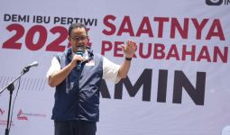 Dilarang Gelar Acara di Bandung, Anies Tersenyum Lalu Bilang Begini - JPNN.com