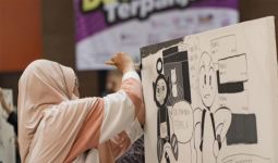 Kolaborasi Ratusan Mahasiswa dan Dosen Membuat Doodle Art Terpanjang, Raih Rekor MURI - JPNN.com