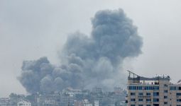Israel Terus Bombardir Gaza, Kemlu Hilang Kontak dengan 3 WNI - JPNN.com
