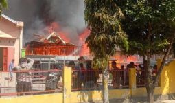 Kebakaran 8 Rumah di Bone Sulsel, 1 Warga Meninggal Dunia - JPNN.com
