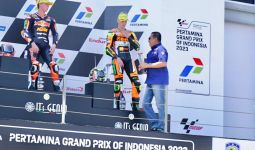 Bamsoet Serahkan Trophy Juara Dunia Moto2 di Sirkuit Mandalika - JPNN.com