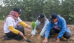 Warga Bandung Semangat Menanam Pohon Bareng Pandawa Ganjar di Pangalengan - JPNN.com